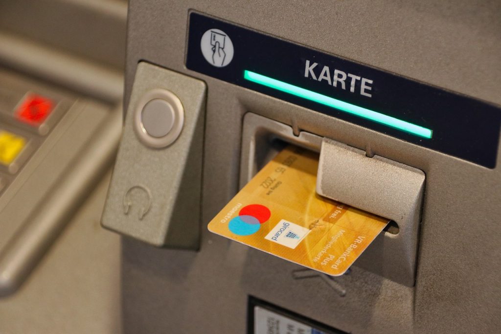 Riqueza instantánea o ruina financiera: el engaño de las estafas piramidales