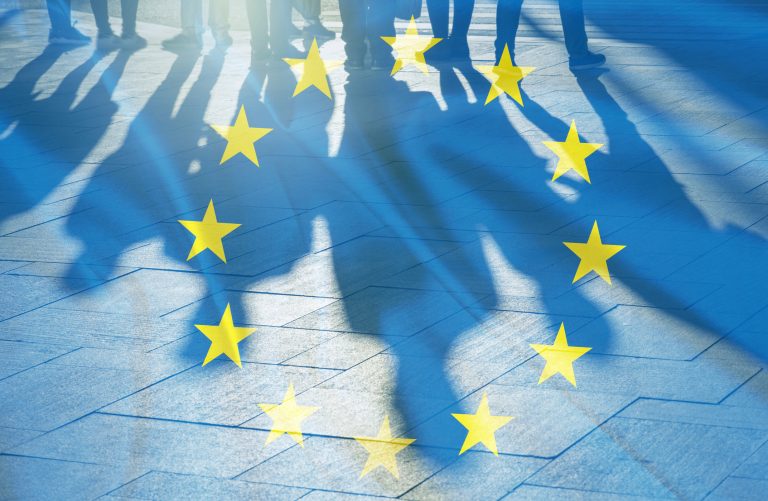 Directivas y desafíos de la movilidad de los trabajadores desplazados en la Unión Europa