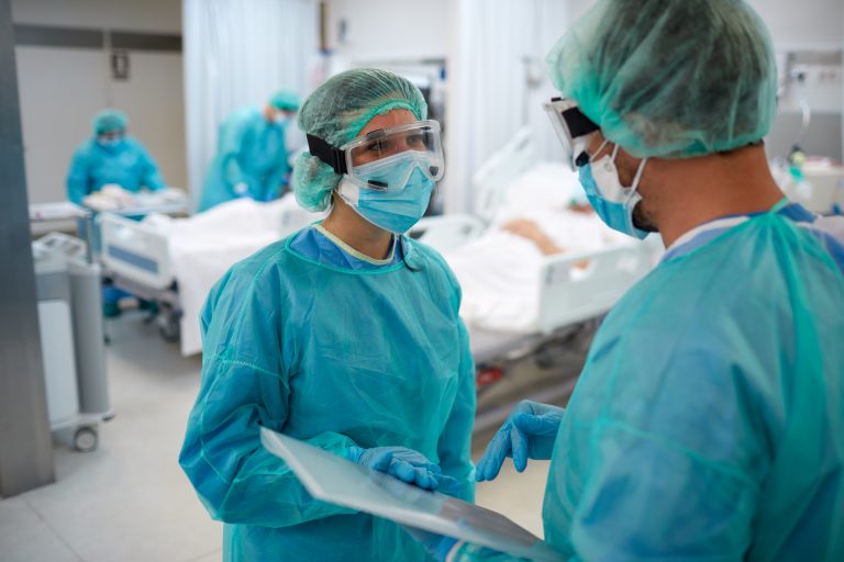 Personal sanitario contagiado de COVID por falta de los EPI necesarios. Pago del recargo de prestaciones por la Administración Sanitaria empleadora