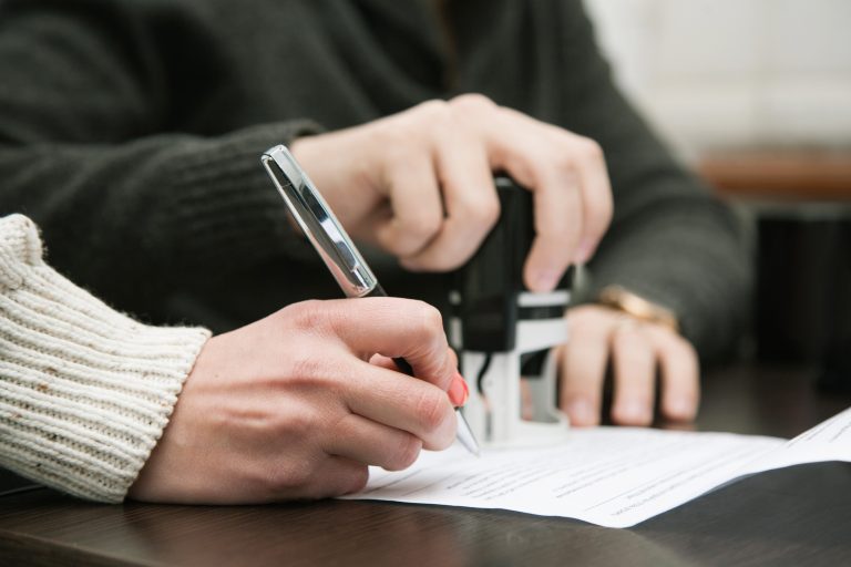 Procedimiento para obtener un permiso de trabajo: requisitos y pasos a seguir