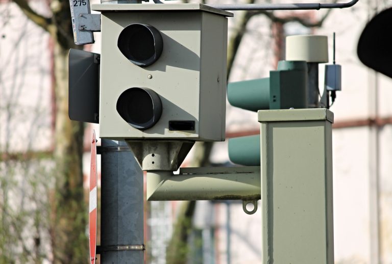 Conducción segura: estrategias para evitar multas de tráfico