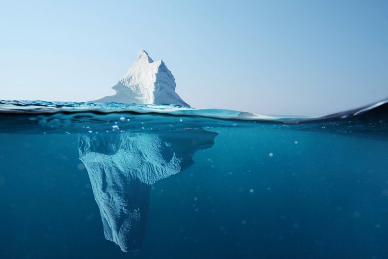 iceberg brechas educativas