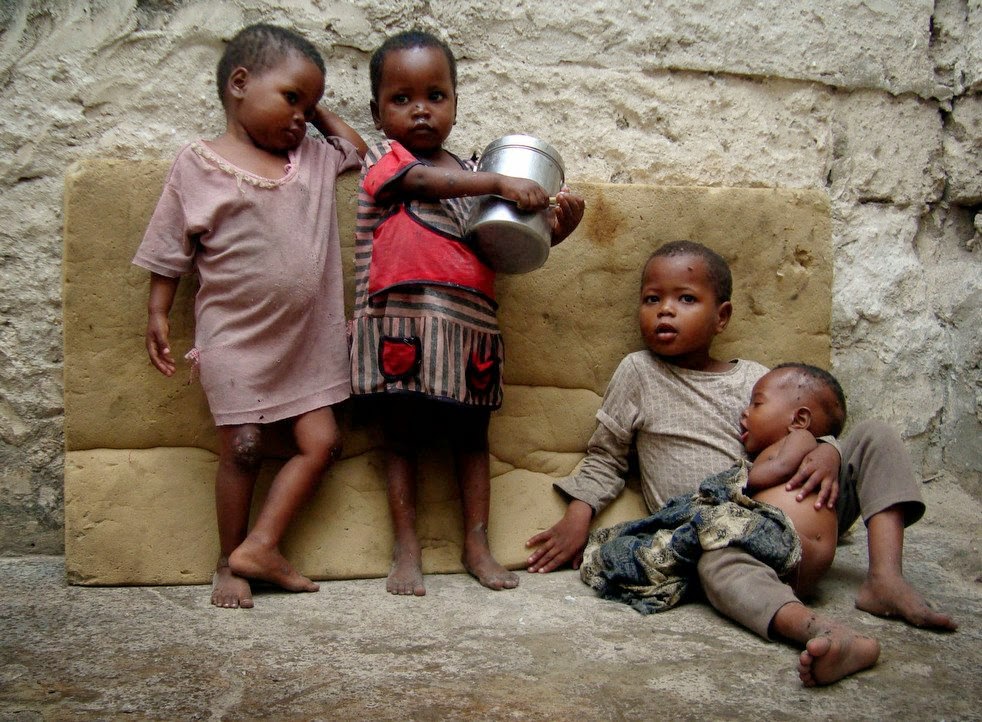 El ébola convierte a los niños en brujos