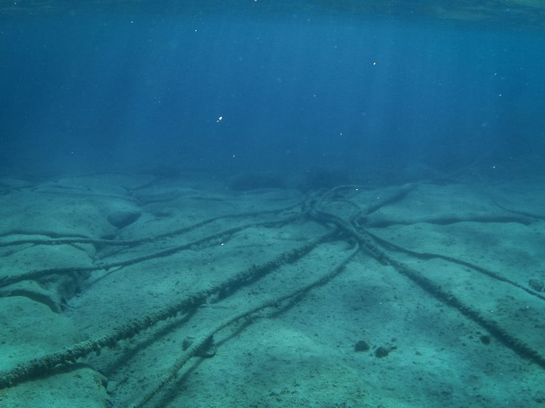 Bajo el mar: el intrigante mundo de los cables submarinos de datos