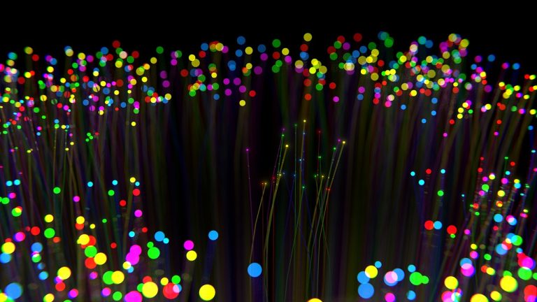 Hilos de luz: descubriendo el poder detrás de la tecnología de la fibra óptica