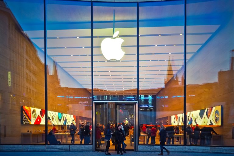 De garaje a gigante global: la inspiradora trayectoria de Apple y cómo sigue marcando tendencias