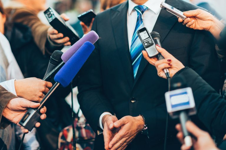 Los medios de comunicación y su rol en la construcción de la opinión pública