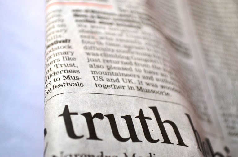 Tras la verdad y el engaño: desentrañando las sutiles diferencias entre periodismo y propaganda