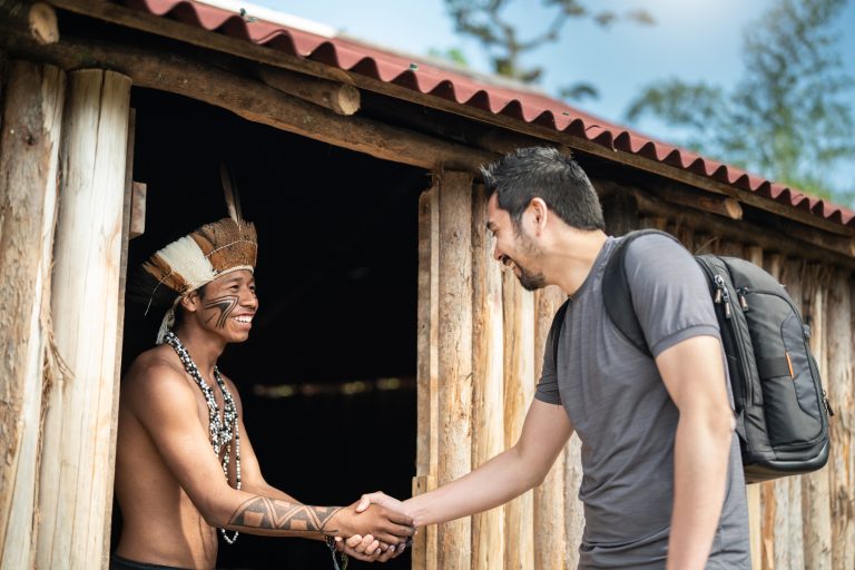 Descubriendo tesoros culturales: Viajes de inmersión en las tradiciones locales