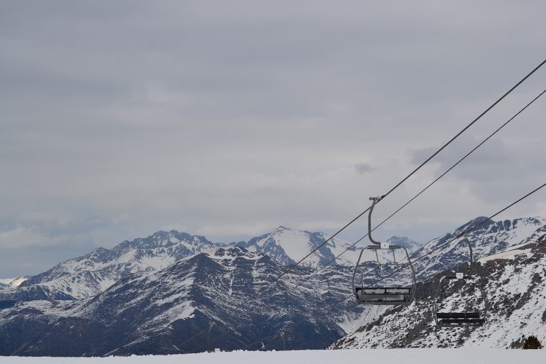 Turismo de estaciones de esquí, todo lo que hay que saber de los mejores sitios en los Pirineos